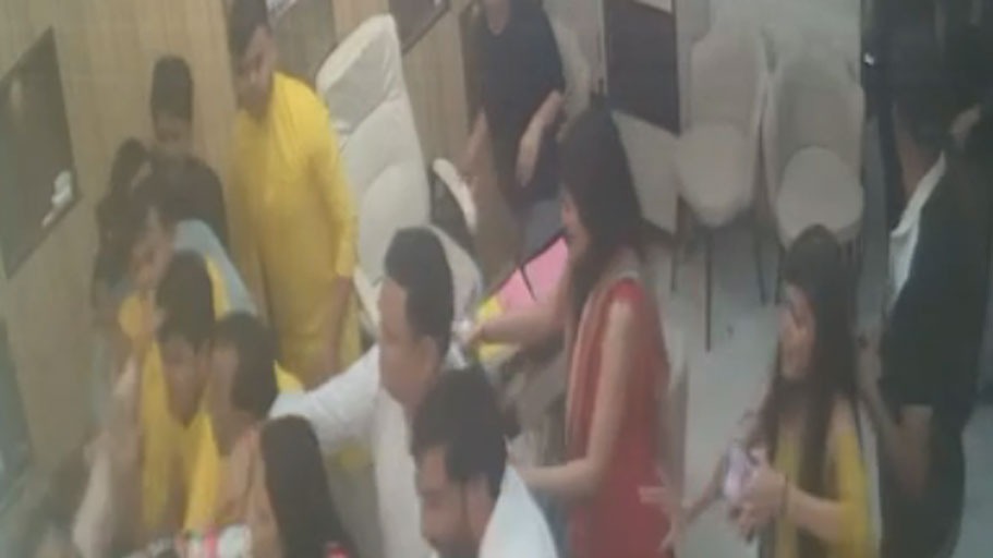 मेरठ ब्यूटी पार्लर मारपीट: 300 रुपये के हेयर वॉश ने मचाया बवाल