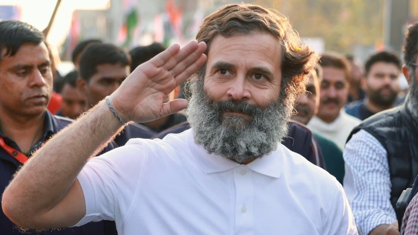 कोई नहीं तय कर सकता की महिलाओं को क्या पहना चाहिए