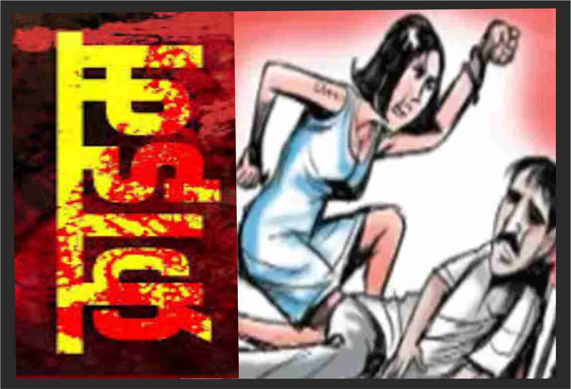 Angry Wife Beating Husband : पति ने पत्नी से छीना मोबाइल, भड़की पत्नी ने पति का किया ऐसा हाल !!