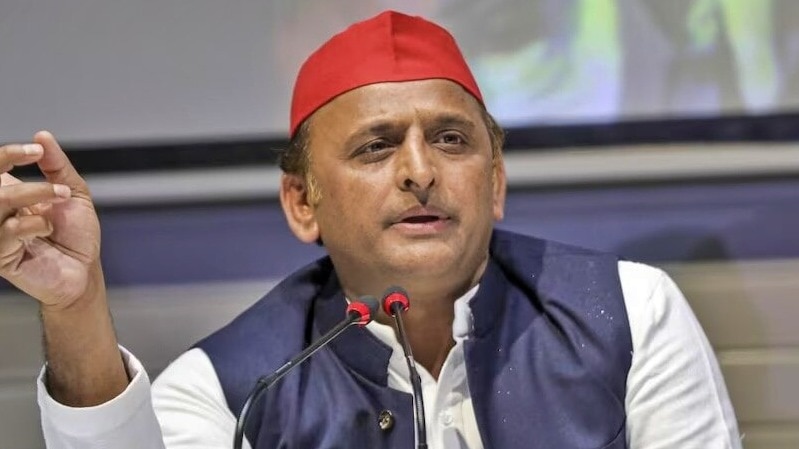 उत्तर प्रदेश उपचुनाव विवाद: अखिलेश यादव का आक्रोश और चुनाव आयोग की कार्रवाई