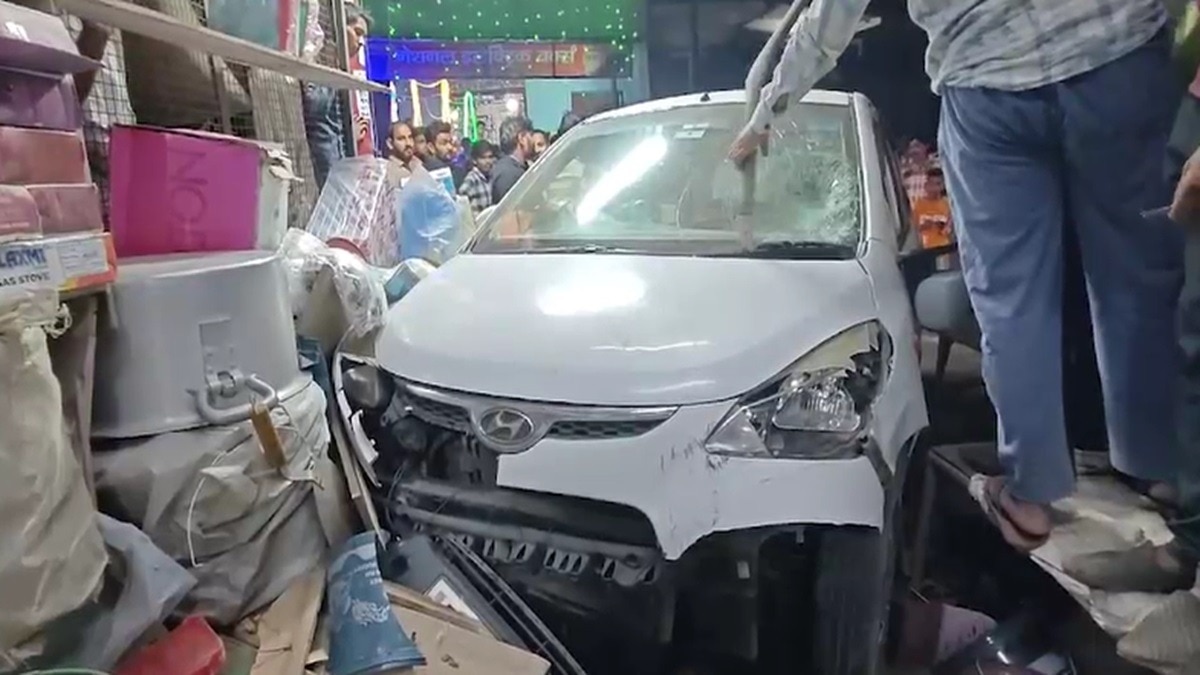 तेज रफ्तार कारों का कहर: ग्रेटर नोएडा में एक और भीषण सड़क दुर्घटना