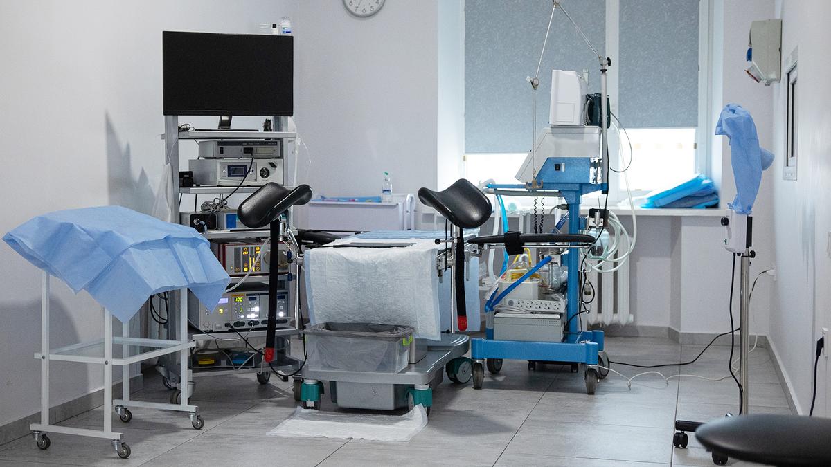 अस्पताल में पतियों की अनुमति: सही या गलत?