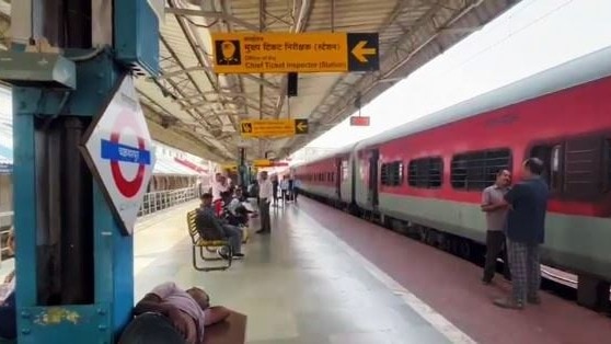 चलती ट्रेन में महिला सुरक्षा: एक सवाल, एक दर्द, एक आवाज