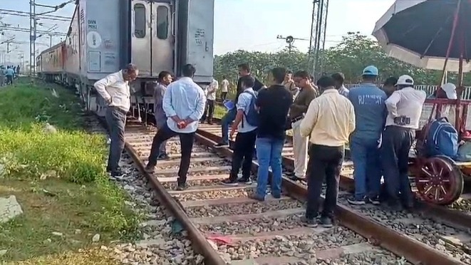 प्रतापगढ़ में रेलवे दुर्घटना: ट्रेन के डिब्बे पटरी से उतरे