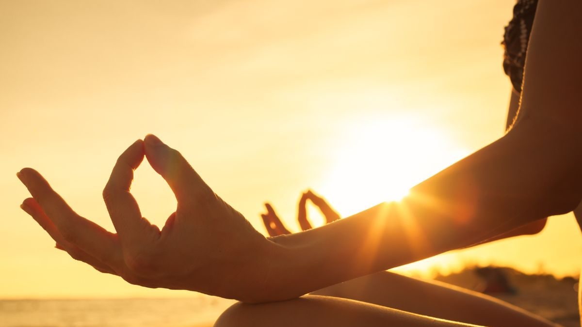 योग से वज़न कम करें: आसान आसन और फ़ायदे