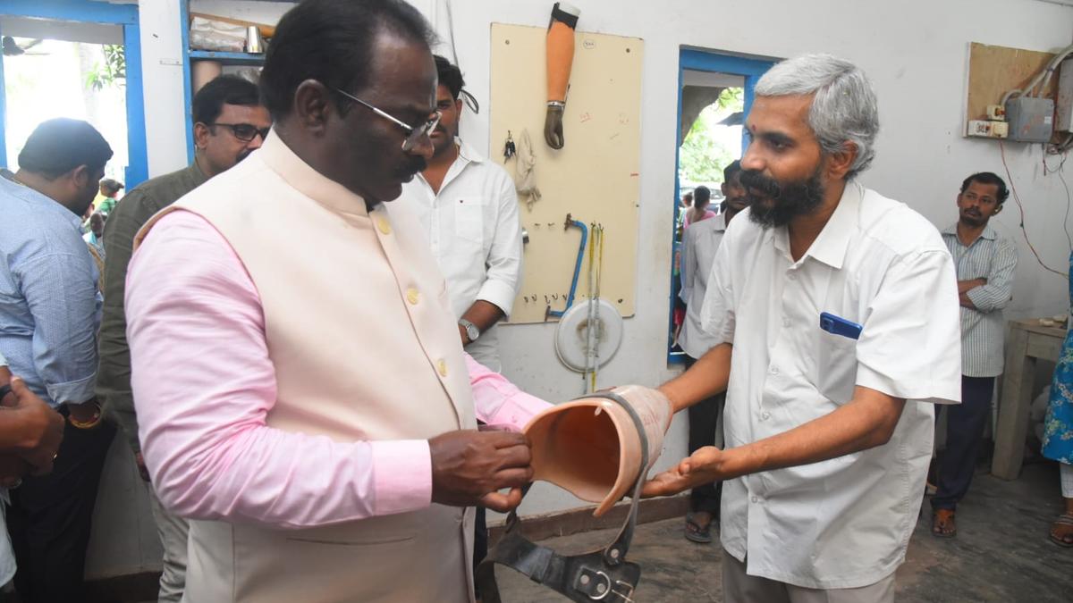 विकलांगों का कल्याण: सरकार और समाज का साथ